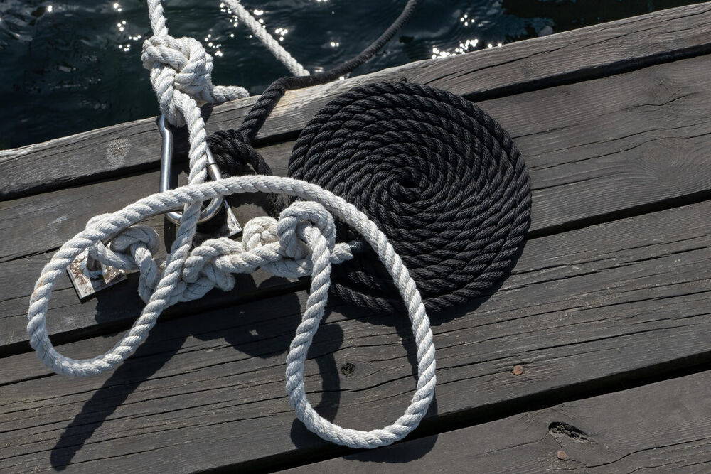 Cordages en Polyester (PES) : Stabilité Dimensionnelle, Résistance à l’Abrasion et aux UV